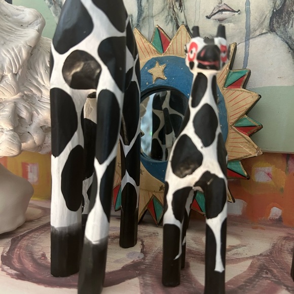 Vintage Handcrafted Black and White Giraffe Figurines Indonesia - Picture 16 of 16